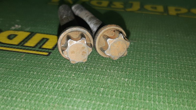 Болт шатуна Volkswagen Touareg 7L6 CASA Болт шатуна Volkswagen Touareg 7L6 CASA