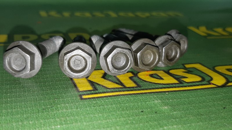 Болт бугеля распредвала Focus 2008 CB4 QQDB