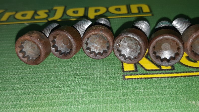 Болт маховика Volkswagen Tiguan 5N2 CFFB