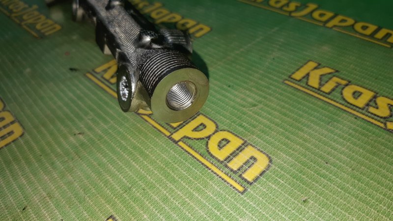 Топливная рейка левая Toyota Mark X GRX130 4GR-FSE Топливная рейка левая Toyota Mark X GRX130 4GR-FSE