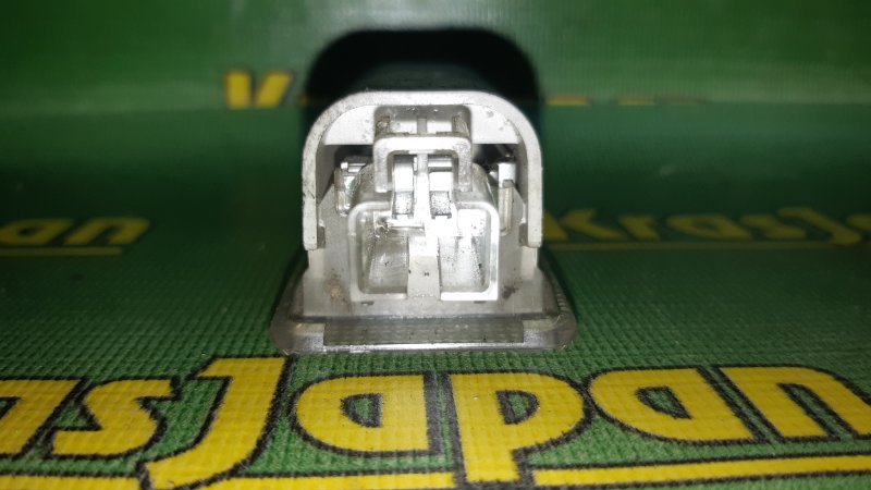Плафон подсветки багажника Prius 2010 ZVW30 2ZR-FAE Плафон подсветки багажника Prius 2010 ZVW30 2ZR-FAE