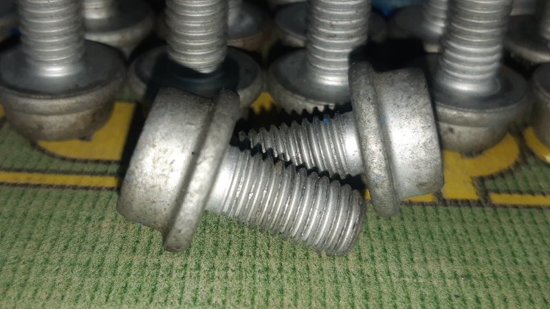 Болт Volkswagen N90308607 контрактная