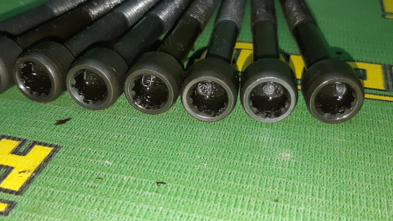 Болт головки блока цилиндров Mira 2010 L275S KF-VE Болт головки блока цилиндров Mira 2010 L275S KF-VE