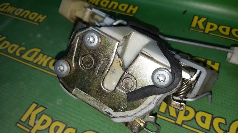 Замок дверной передний правый Vitz 2002 SCP10 1SZ-FE