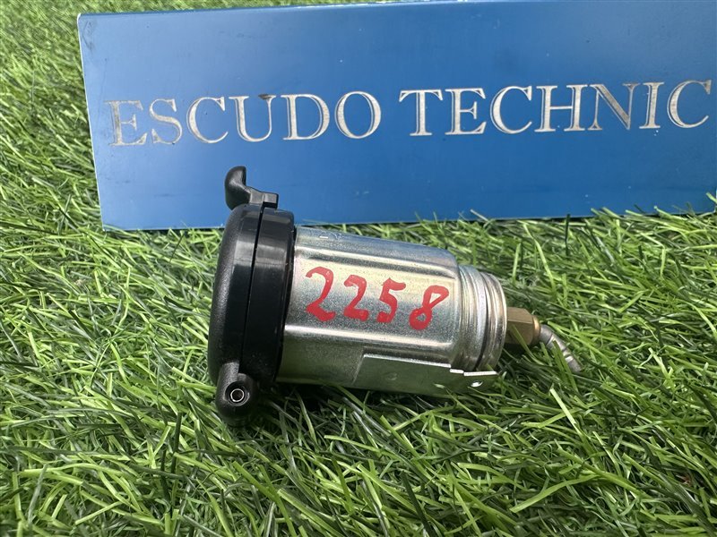 Запчасть розетка обшивки багажника SUZUKI ESCUDO/GRAND VITARA 2005 2006 2007 2008 2009 2010 2011 2012 2013 2014 2015 2016 TA74W TD54W TD94W TDA4W TDB4W M16A J20A J24B H27A N32A контрактная Розетка обшивки багажника SUZUKI ESCUDO/GRAND VITARA 2005 2006 2007 2008 2009 2010 2011 2012 2013 2014 2015 2016 TA74W TD54W TD94W TDA4W TDB4W M16A J20A J24B H27A N32A контрактная