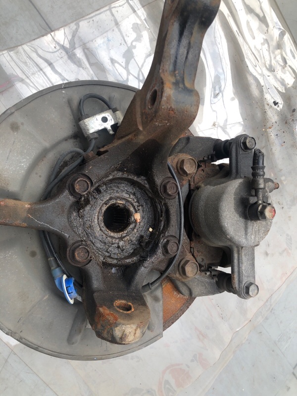Ступица правая передняя для SUZUKI ESCUDO TDA4W J24B, 0094, 43402-57L51-000 5 ракурс Ступица правая передняя для SUZUKI ESCUDO TDA4W J24B, 0094, 43402-57L51-000 5 ракурс