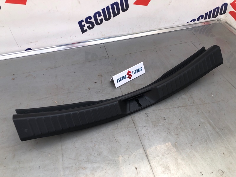 Накладка замка багажника MAZDA CX-5 2017 KF5P PY-VPS kb7w-68894 контрактная