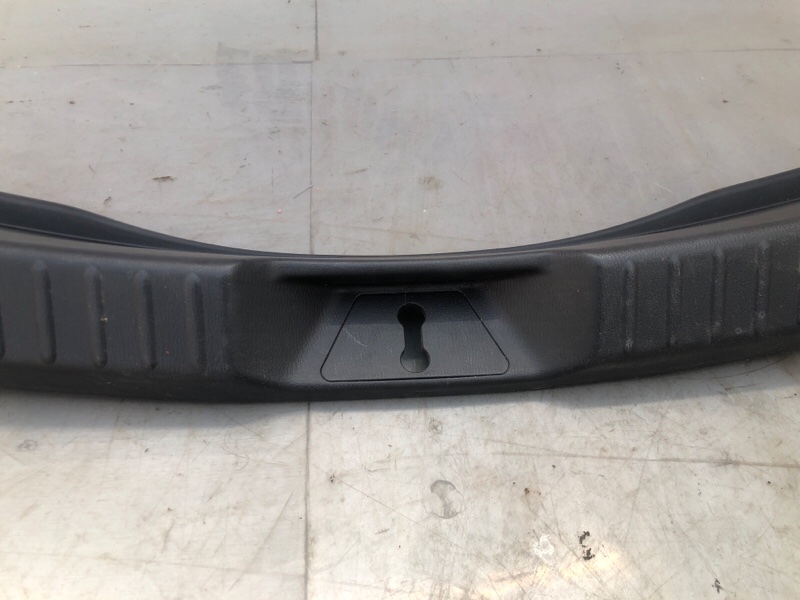 Накладка замка багажника MAZDA CX-5 KF5P PY-VPS Накладка замка багажника MAZDA CX-5 KF5P PY-VPS