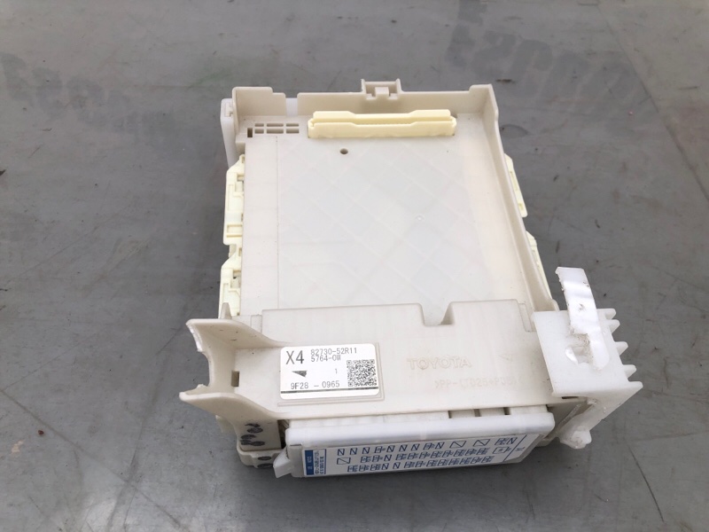 Блок предохранителей TOYOTA SUCCEED 2019 NCP165 1NZ-FE 8273052R11 контрактная