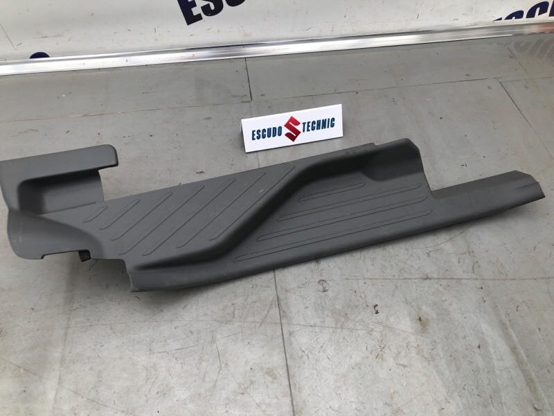 Порожек салона правый TOYOTA PRIUS ALPHA 2013 ZVW41 2ZR-FXE 67917-47060 контрактная