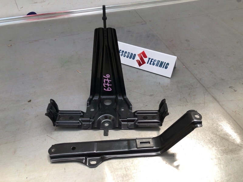 Крепление аккумулятора TOYOTA PRIUS ALPHA 2013 ZVW41 2ZR-FXE 7444047030 контрактная