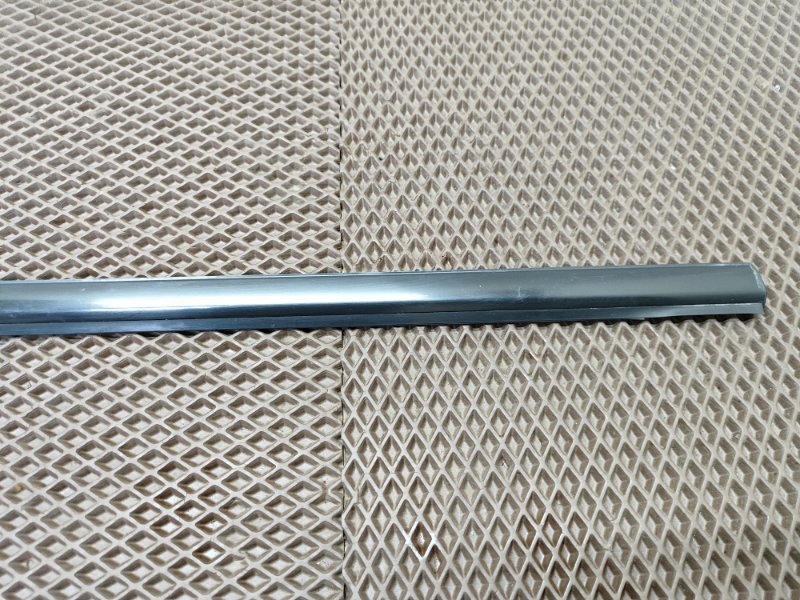 Накладка стекла переднего правого Kia Spectra SD S6D