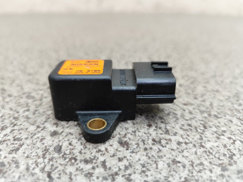 Датчик AIR BAG PRESAGE 1998 U30 KA24DE