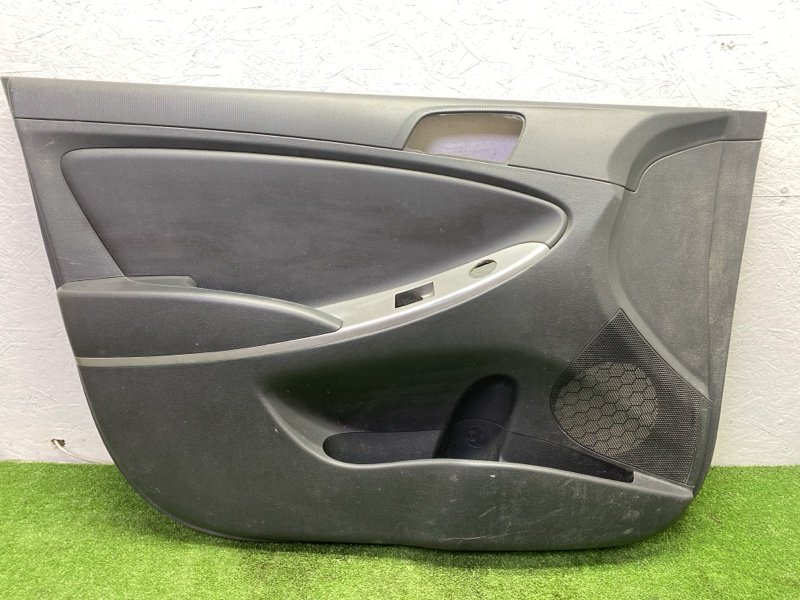 Обшивка двери передняя левая Hyundai Solaris 2015 RB G4FA 823014L110RZE Б/У