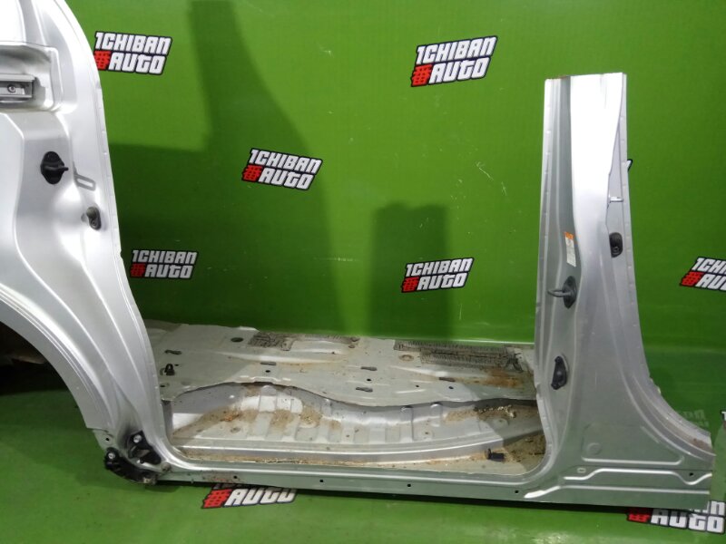 Крыло заднее правое TOYOTA VOXY ZRR80 3ZR Крыло заднее правое TOYOTA VOXY ZRR80 3ZR