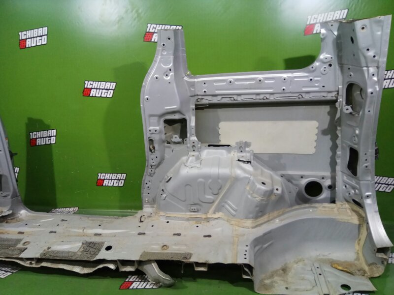 Крыло заднее правое VOXY 2016 ZRR80 3ZR Крыло заднее правое VOXY 2016 ZRR80 3ZR
