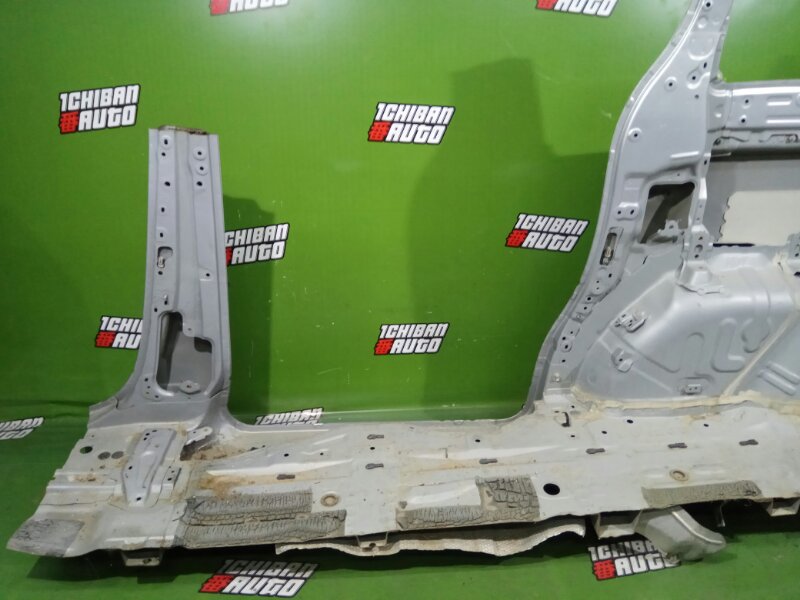 Крыло заднее правое VOXY 2016 ZRR80 3ZR Крыло заднее правое VOXY 2016 ZRR80 3ZR