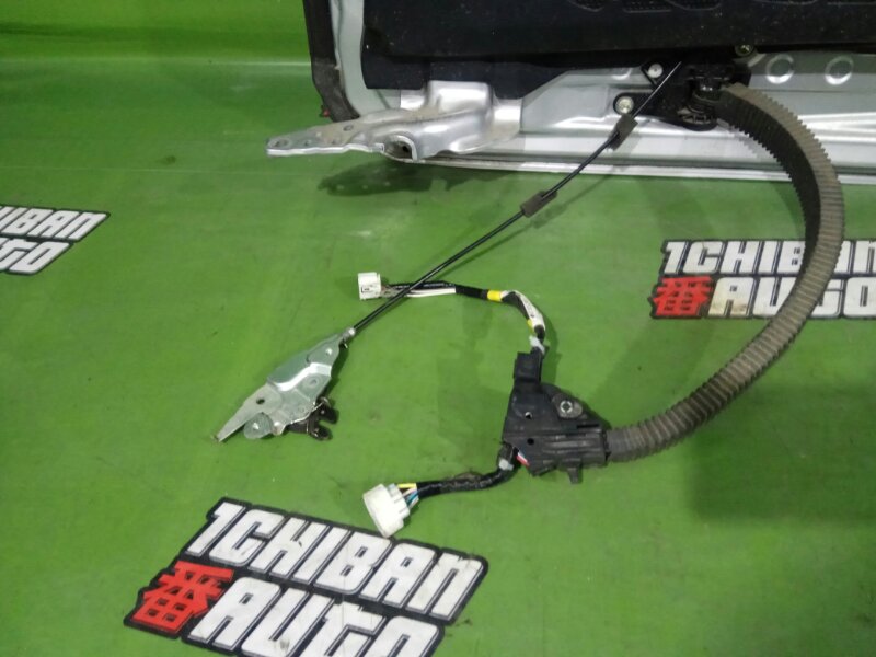 Дверь задняя правая TOYOTA VOXY ZRR80 3ZR Дверь задняя правая TOYOTA VOXY ZRR80 3ZR