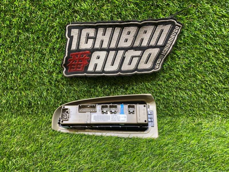 Блок упр. стеклоподьемниками передний правый ESCALADE GMT820