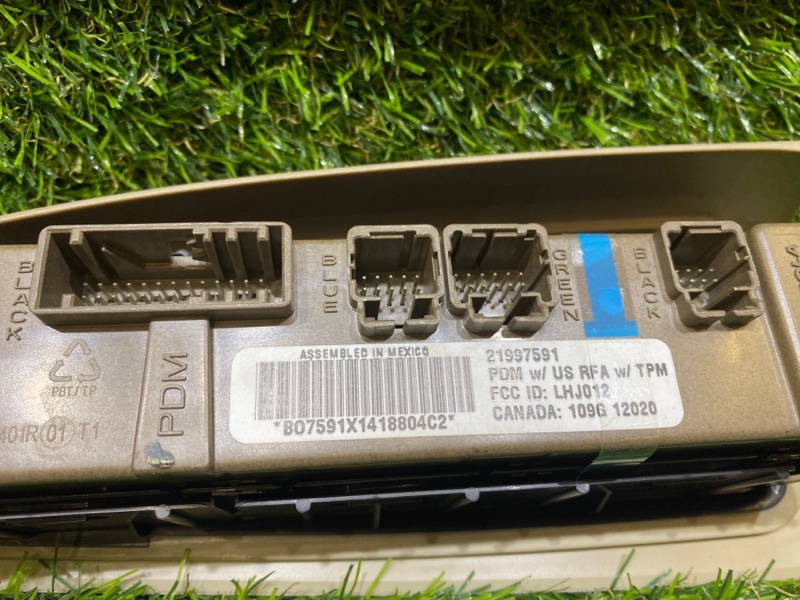 Блок упр. стеклоподьемниками передний правый CADILLAC ESCALADE GMT820