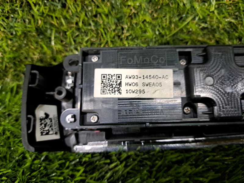 Блок упр. стеклоподьемниками передний левый JAGUAR XJ X351 306DT