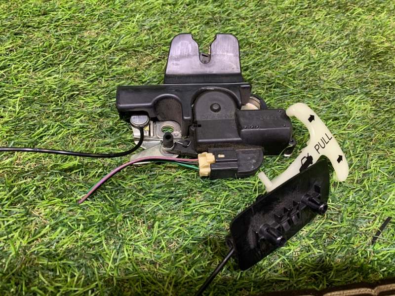 Замок крышки багажника задний INFINITI G35 V36 VQ35HR