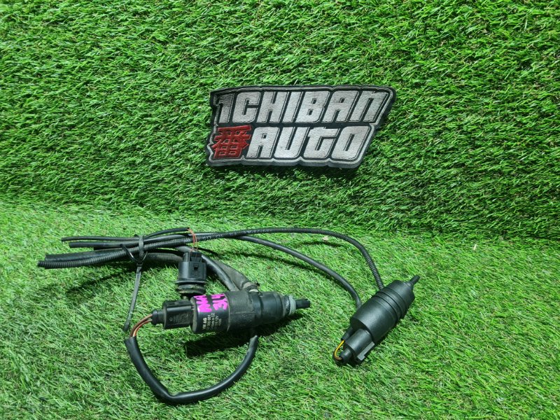 Насос омывателя фар AUDI A6 2006 4F2 BBJ 3B7955681 контрактная