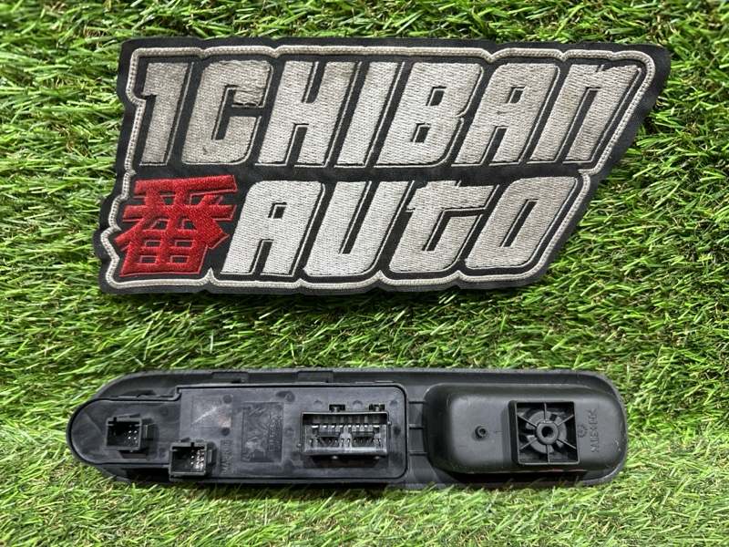 Блок упр. стеклоподьемниками передний левый 3008 2011 T84 DV6C