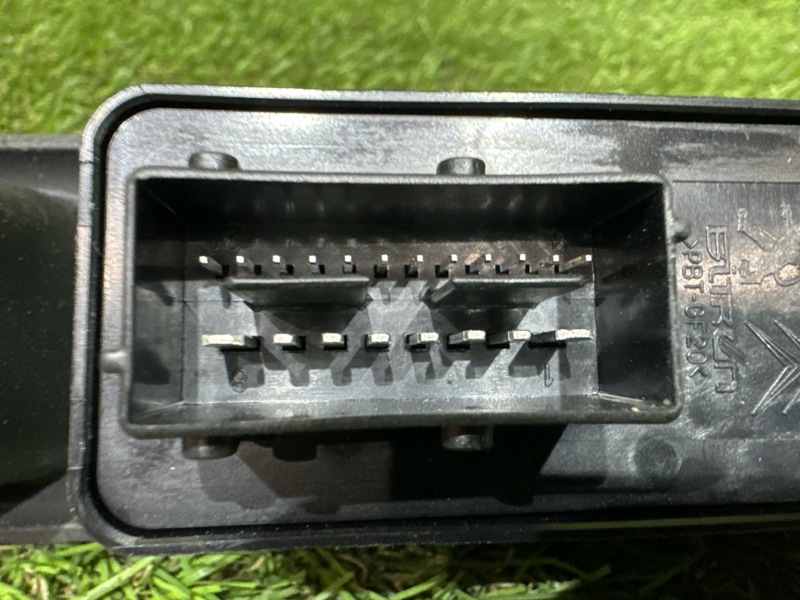 Блок упр. стеклоподьемниками передний левый 3008 2011 T84 DV6C