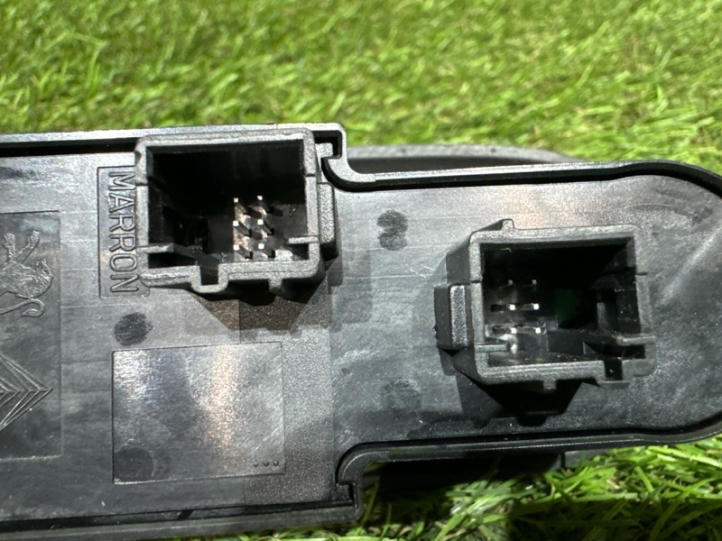 Блок упр. стеклоподьемниками передний левый 3008 2011 T84 DV6C