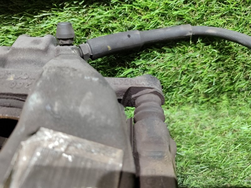 Суппорт передний левый 3008 2011 T84 DV6C Суппорт передний левый 3008 2011 T84 DV6C