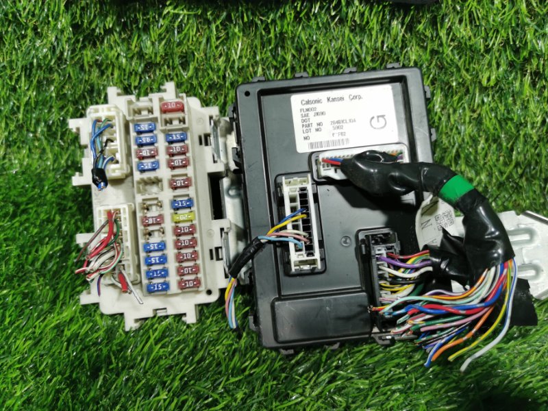 Блок предохранителей салон левый FX45 2005 S50 VK45DE