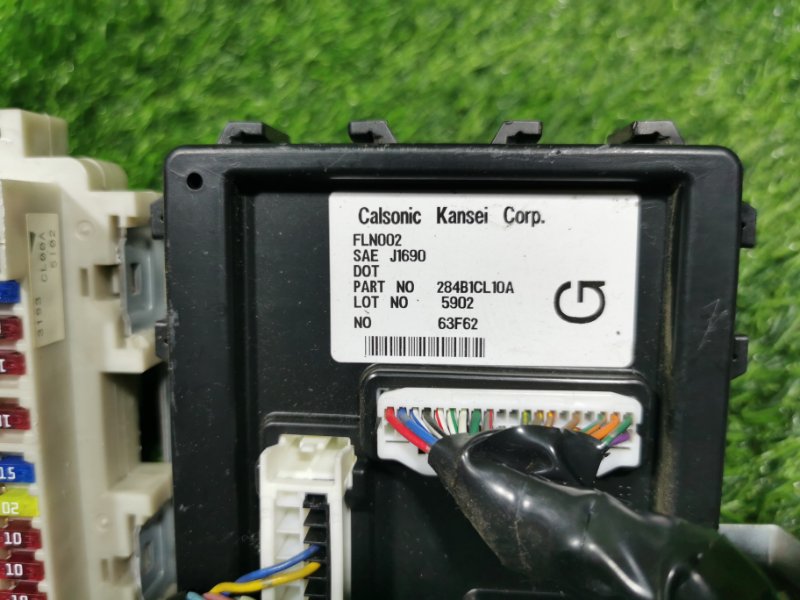 Блок предохранителей салон левый FX45 2005 S50 VK45DE