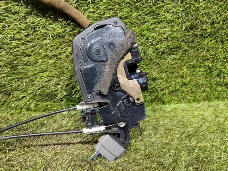 Замок двери задний правый M35 2006 Y50 VQ35DE