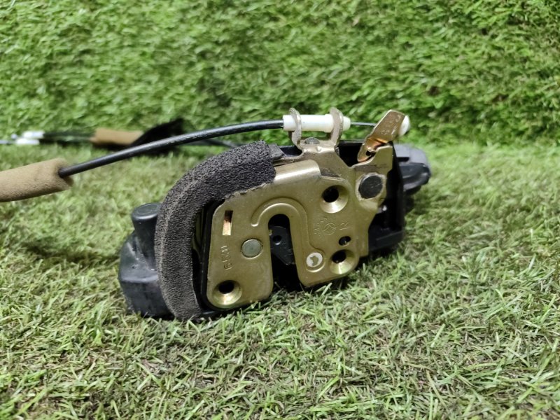 Замок двери задний правый M35 2006 Y50 VQ35DE