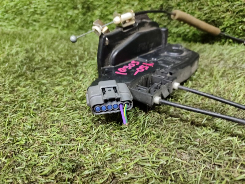 Замок двери задний правый M35 2006 Y50 VQ35DE