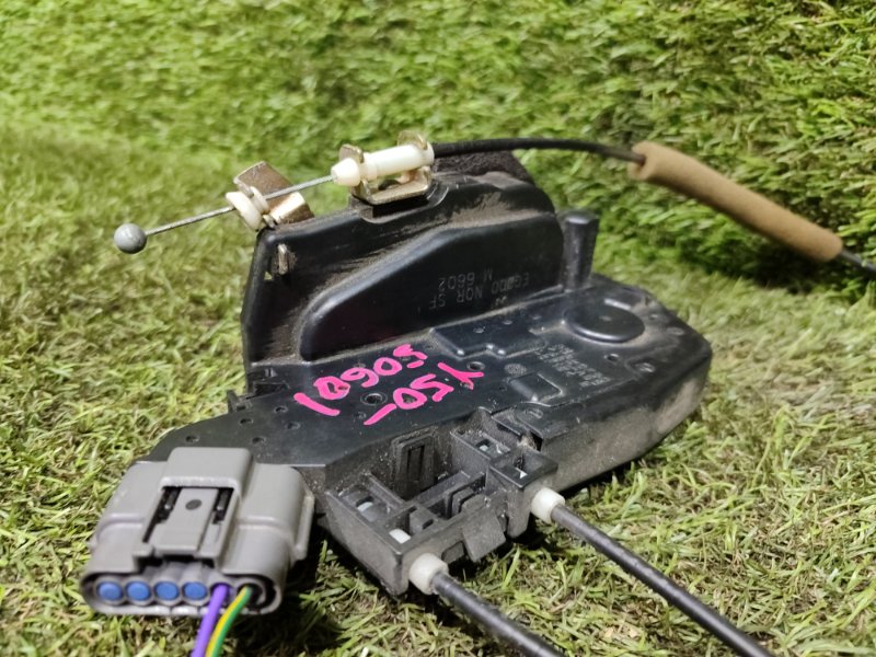 Замок двери задний правый M35 2006 Y50 VQ35DE