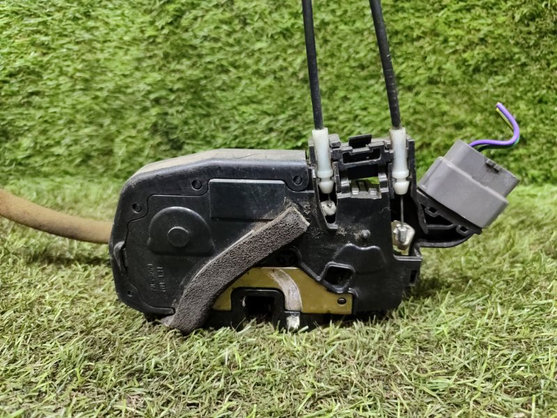 Замок двери задний левый M35 2006 Y50 VQ35DE