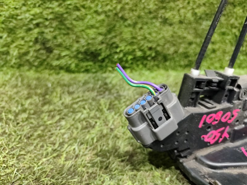 Замок двери задний левый M35 2006 Y50 VQ35DE