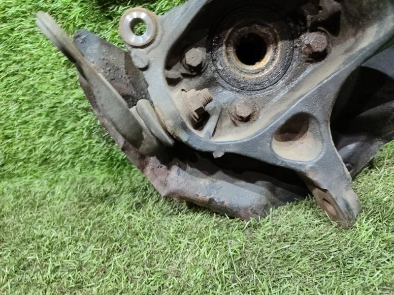 Ступица передняя правая CLUBMAN R55 Ступица передняя правая CLUBMAN R55