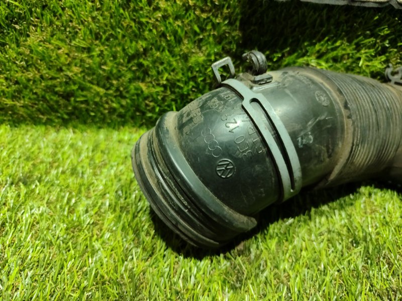 Патрубок воздушн.фильтра JETTA 2012 162 CFFB