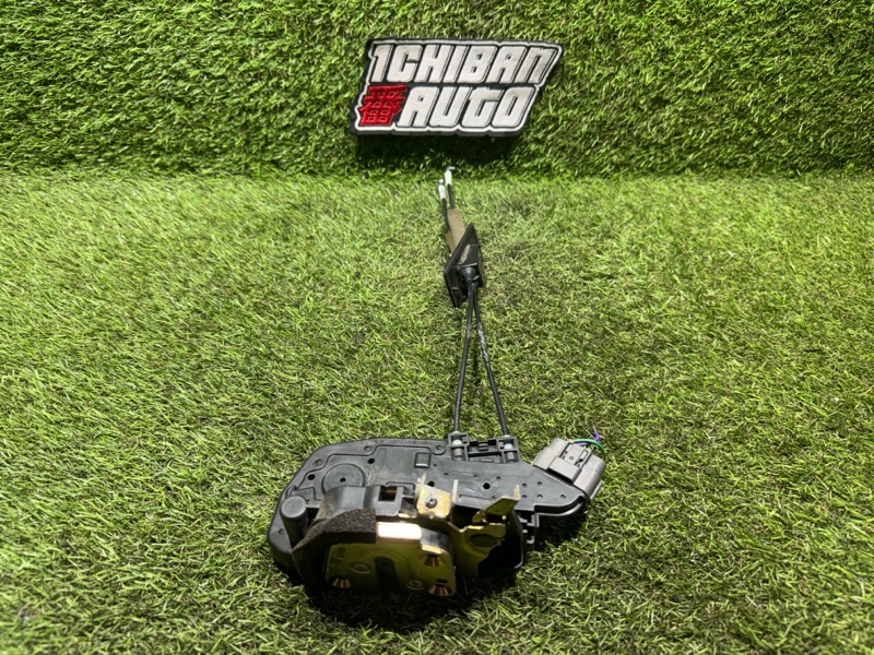 Замок двери задний правый M45 2005 Y50 VK45DE