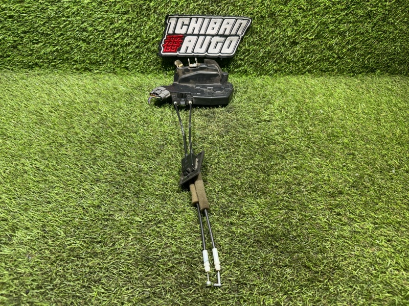 Замок двери задний правый M45 2005 Y50 VK45DE