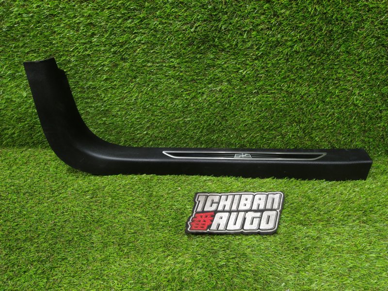 Запчасть порожек пластиковый передний правый CADILLAC CT6 2016 6K2 LGX 84155294 контрактная Порожек пластиковый передний правый CADILLAC CT6 2016 6K2 LGX 84155294 контрактная