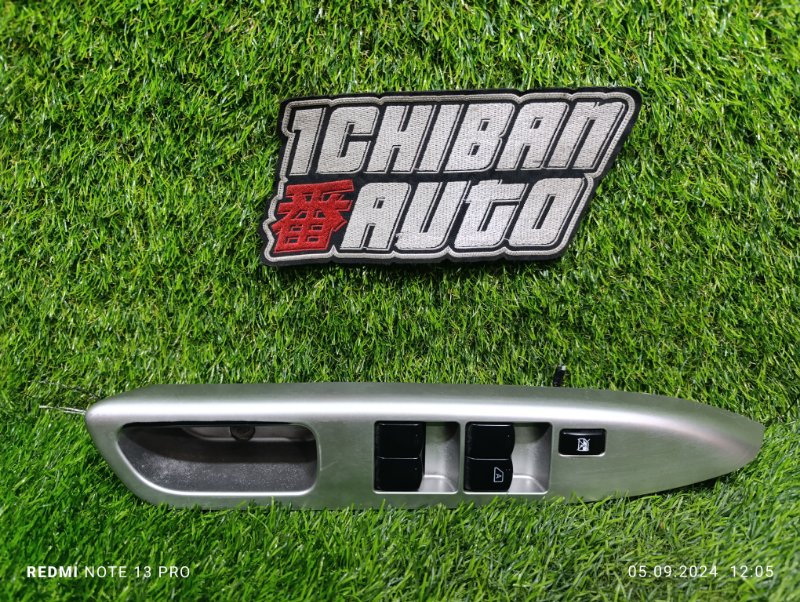 Блок упр. стеклоподьемниками передний правый MITSUBISHI EK-WAGON B11W 8608A252 контрактная