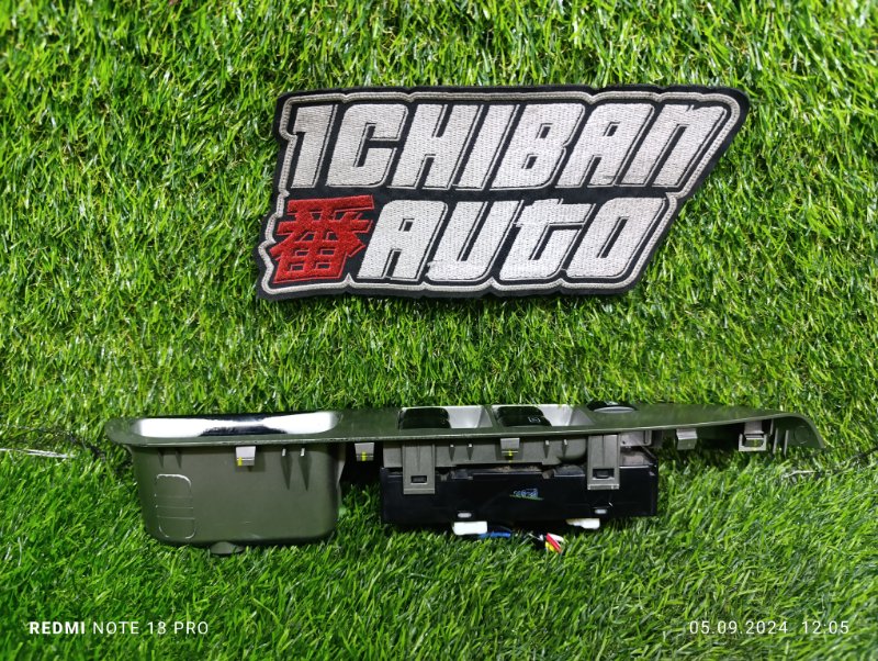 Блок упр. стеклоподьемниками передний правый EK-WAGON B11W