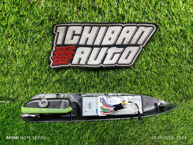 Блок упр. стеклоподьемниками передний правый MITSUBISHI EK-WAGON B11W