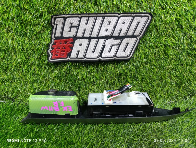 Блок упр. стеклоподьемниками передний правый EK-WAGON B11W