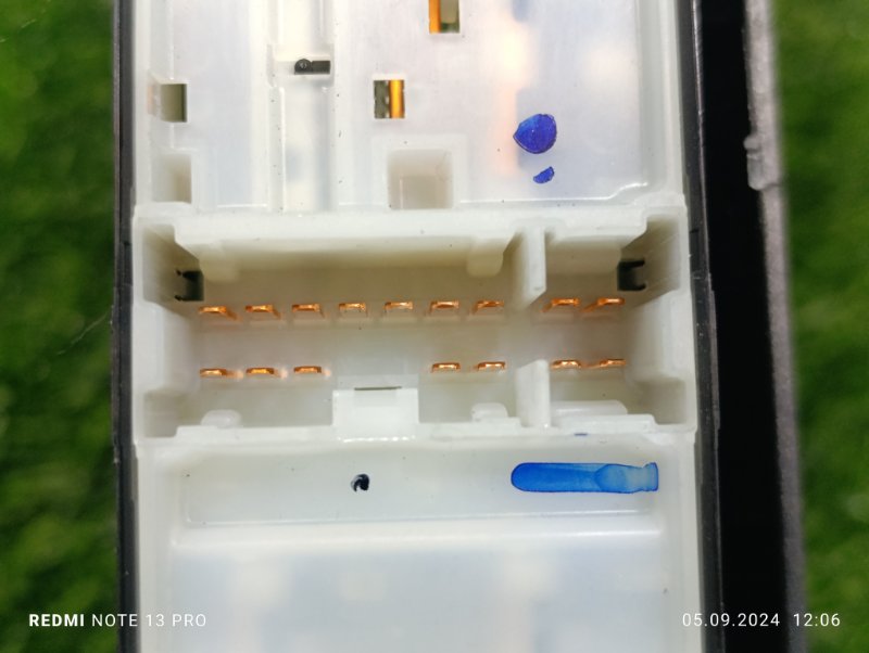 Блок упр. стеклоподьемниками передний правый EK-WAGON B11W