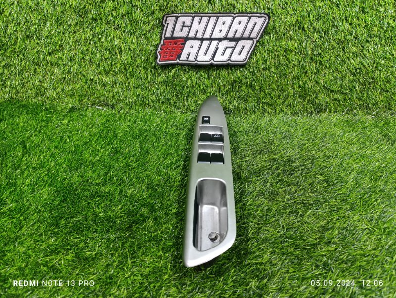 Блок упр. стеклоподьемниками передний правый EK-WAGON B11W